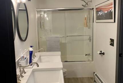 Home exchange in Jay Peak VT, lower level full bathroom with shower