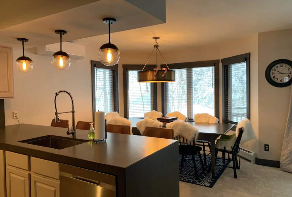 Home exchange in Jay Peak VT, dining room table that seats 10