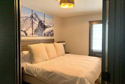 Home exchange in Jay Peak VT, guest room with king-sized bed