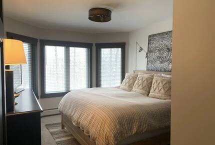Home exchange in Jay Peak VT, master bedroom with king-sized bed