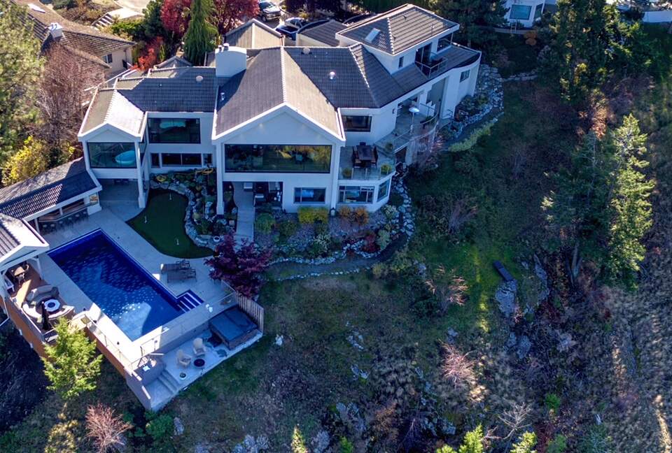 Breathtaking Solitude, Awe Inspiring Views (Year Round) - Kelowna, Canada