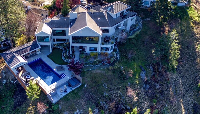 Breathtaking Solitude, Awe Inspiring Views (Year Round) - Kelowna, Canada