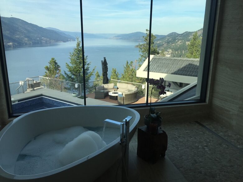 Breathtaking Solitude, Awe Inspiring Views (Year Round) - Kelowna, Canada