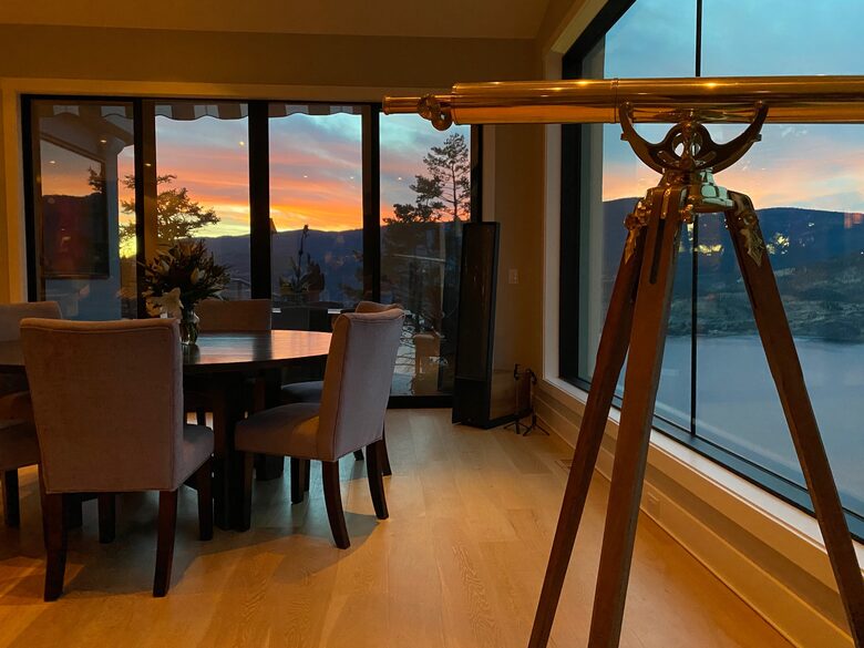 Breathtaking Solitude, Awe Inspiring Views (Year Round) - Kelowna, Canada