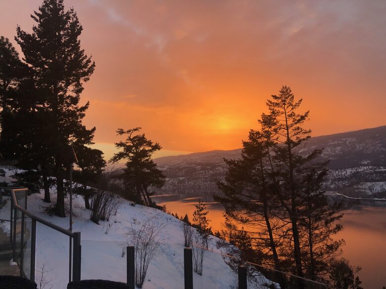 Breathtaking Solitude, Awe Inspiring Views (Year Round) - Kelowna, Canada