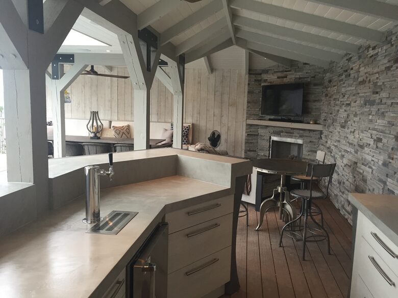 Breathtaking Solitude, Awe Inspiring Views (Year Round) - Kelowna, Canada