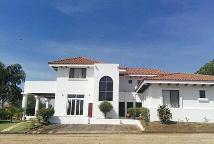 Home exchange at Gran Pacifica, exterior view with driveway