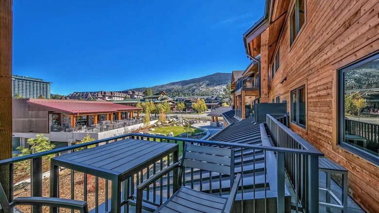 Home exchange in South Lake Tahoe, balcony with seating