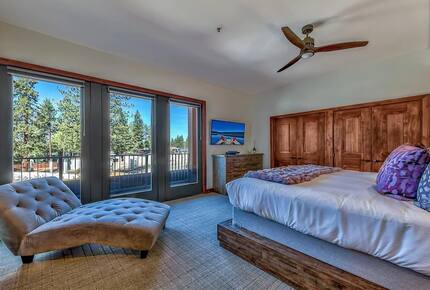 Home exchange in South Lake Tahoe, bedroom with king bed and chaise