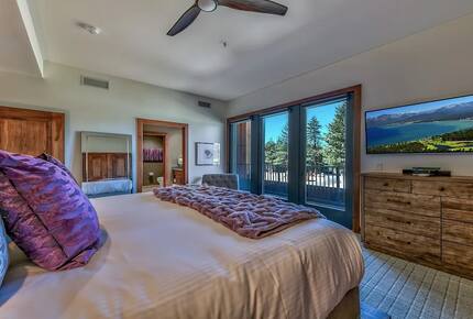 Home exchange in South Lake Tahoe, bedroom with king bed and doors