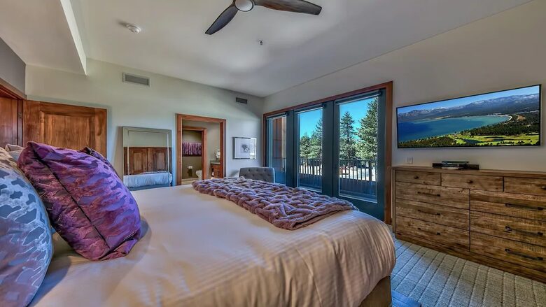 Home exchange in South Lake Tahoe, bedroom with king bed and doors