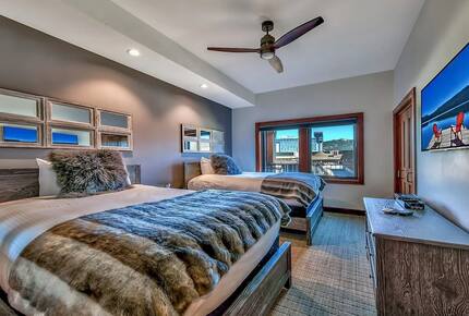 Home exchange in South Lake Tahoe, bedroom with 2 full-sized beds