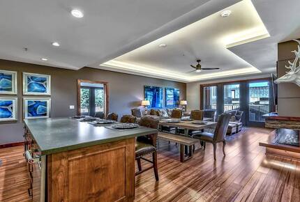 Home exchange in South Lake Tahoe, open floor plan dining area