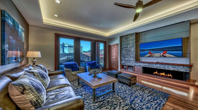 Home exchange in South Lake Tahoe, living room with gas fireplace