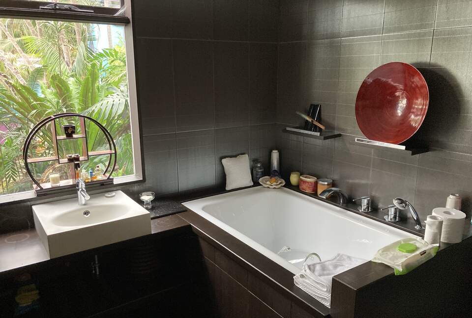 Home Exchange in Sydney Aus,Japanese bathtub in second bathroom