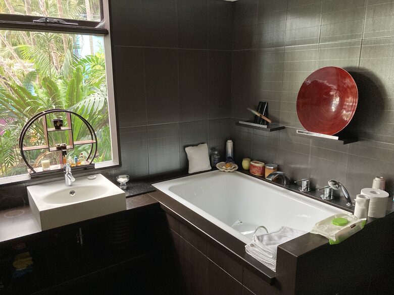 Home Exchange in Sydney Aus,Japanese bathtub in second bathroom