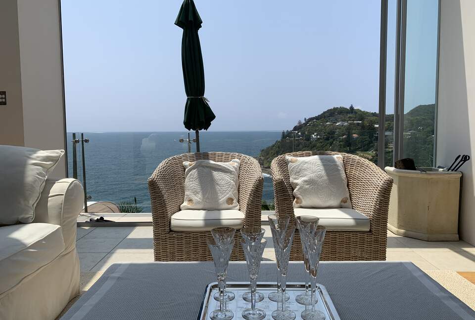 Home Exchange in Sydney Aus, Champagne hour awaits in main living room