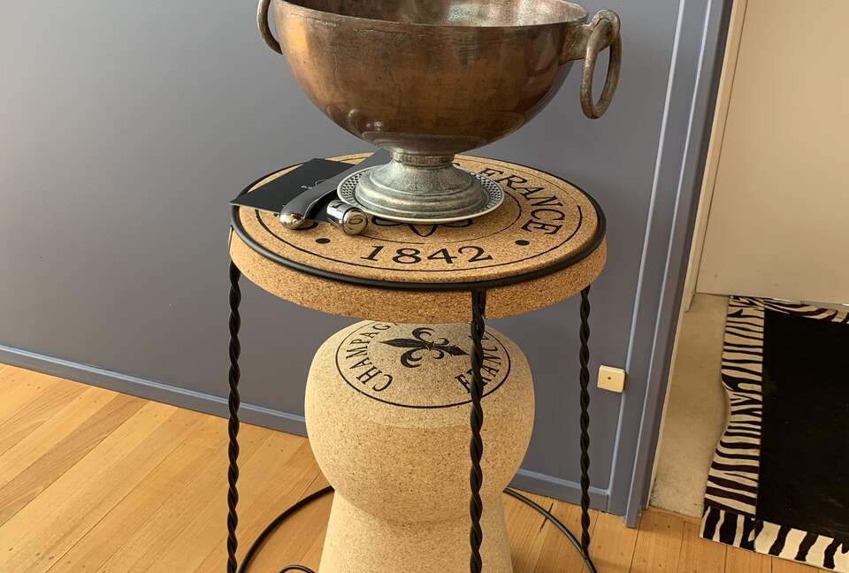 Home Exchange in Sydney AuEverything you need for champagne happy hour