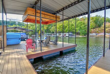 Hidden Harbor Hideaway Lake House - Lake Ozark, Missouri