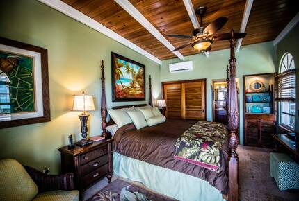 Home exchange in St John USVI, bedroom suite with king bed & bathroom