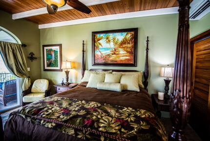 Home exchange in St John USVI, bedroom with four-post king bed