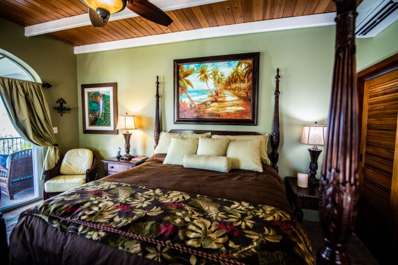 Home exchange in St John USVI, bedroom with four-post king bed