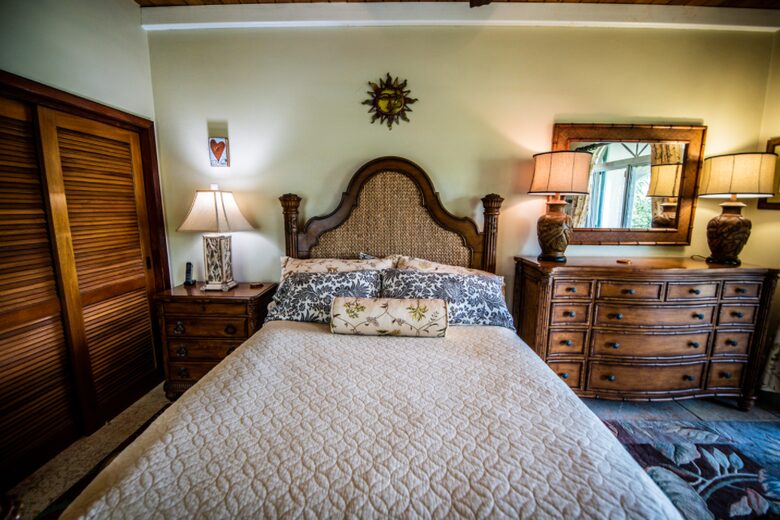 Home exchange in St John USVI, bedroom suite with queen bed