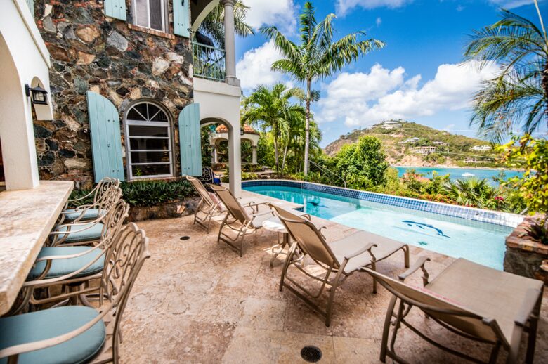 Home exchange in St John USVI, 4 poolside lounge chairs