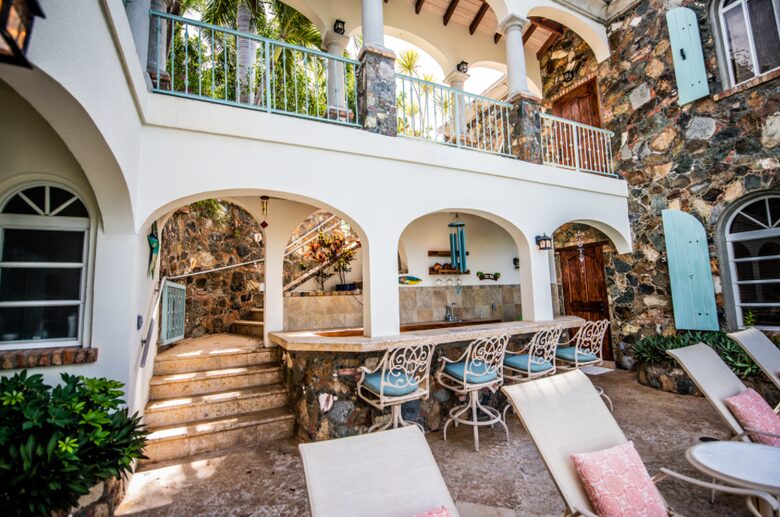 Home exchange in St John USVI, poolside lounge area with bar