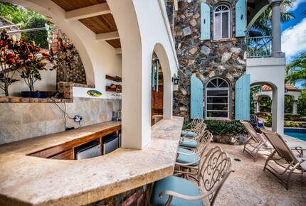Home exchange in St John USVI, outdoor bar that seats 4