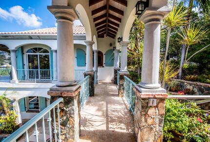 Home exchange in St John USVI, exterior hallway leading to living area