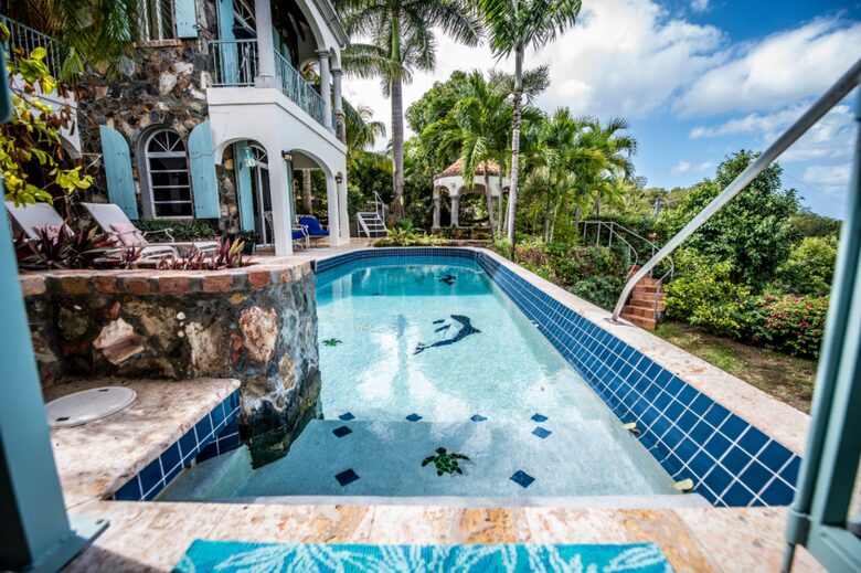 Home exchange in St John USVI with disappearing-edge pool