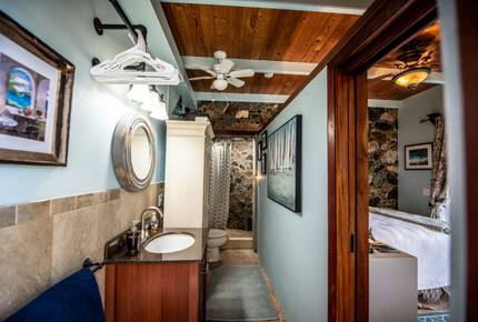 Home exchange in St John USVI, ground level ensuite bathroom