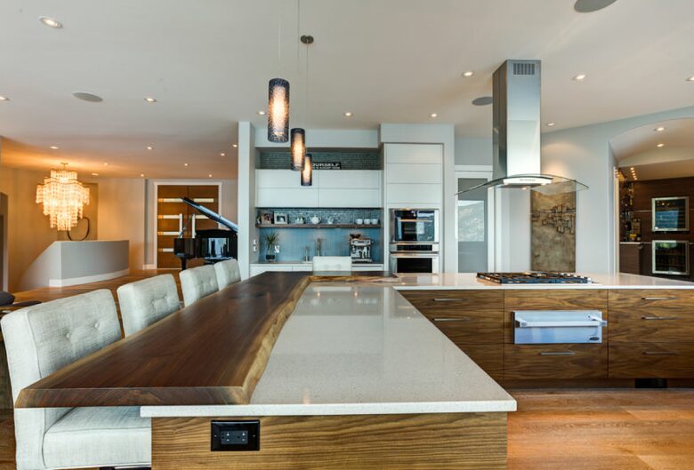 Breathtaking Solitude, Awe Inspiring Views (Year Round) - Kelowna, Canada