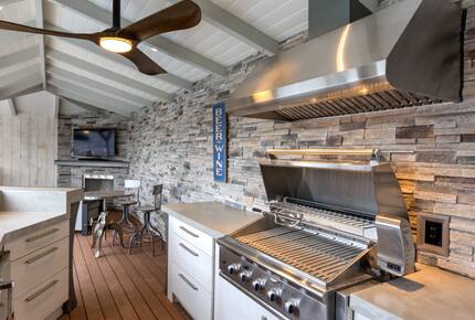 Breathtaking Solitude, Awe Inspiring Views (Year Round) - Kelowna, Canada