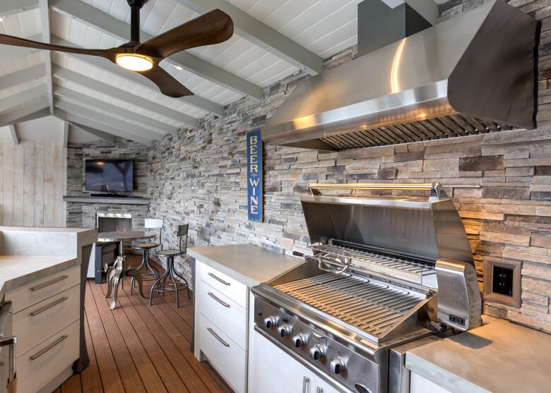 Breathtaking Solitude, Awe Inspiring Views (Year Round) - Kelowna, Canada