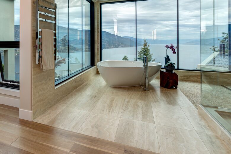 Breathtaking Solitude, Awe Inspiring Views (Year Round) - Kelowna, Canada