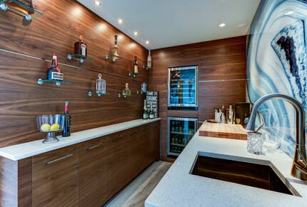 Breathtaking Solitude, Awe Inspiring Views (Year Round) - Kelowna, Canada