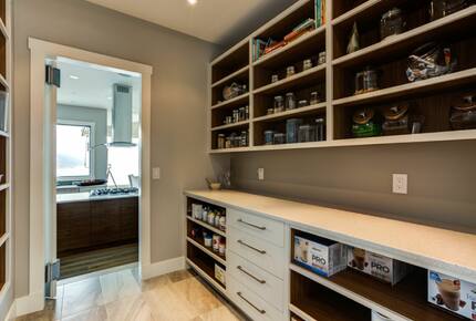 Breathtaking Solitude, Awe Inspiring Views (Year Round) - Kelowna, Canada