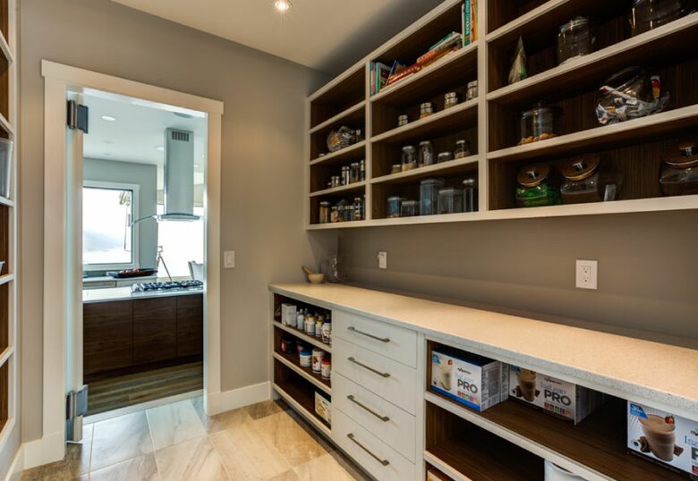 Breathtaking Solitude, Awe Inspiring Views (Year Round) - Kelowna, Canada