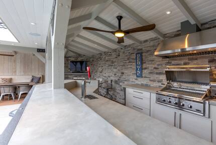 Breathtaking Solitude, Awe Inspiring Views (Year Round) - Kelowna, Canada