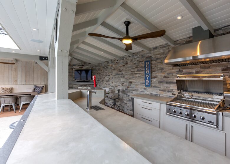 Breathtaking Solitude, Awe Inspiring Views (Year Round) - Kelowna, Canada