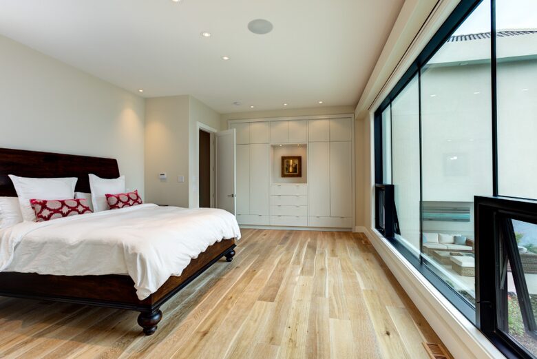 Breathtaking Solitude, Awe Inspiring Views (Year Round) - Kelowna, Canada