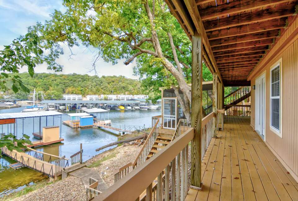Hidden Harbor Hideaway Lake House - Lake Ozark, Missouri