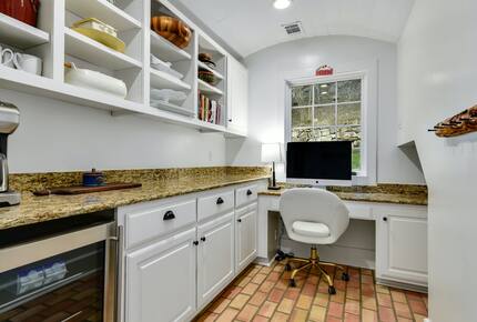 Mustard Seed with Private Dock - Austin, Texas