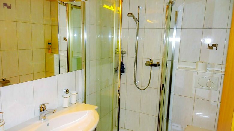 Cozy Attic Apartment overlooking the Swiss mountains - Leukerbad, Switzerland