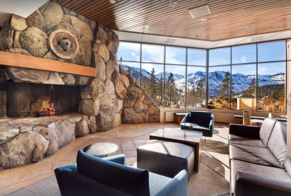 Ski-in/out - Everline Resort (formerly Resort at Squaw Creek) - Olympic Valley, California