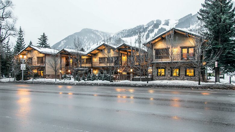 Home exchange in Aspen CO, The Innsbruck Aspen in winter