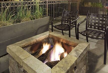 Home exchange in Aspen CO, fire pit with chairs