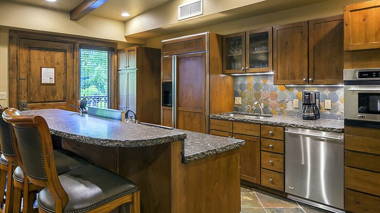 Home exchange in Aspen CO, kitchen with granite counters & Alderwood